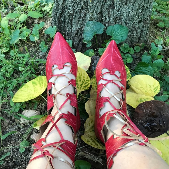 Red Gladiator Leaf Boots - Picture 2 of 7